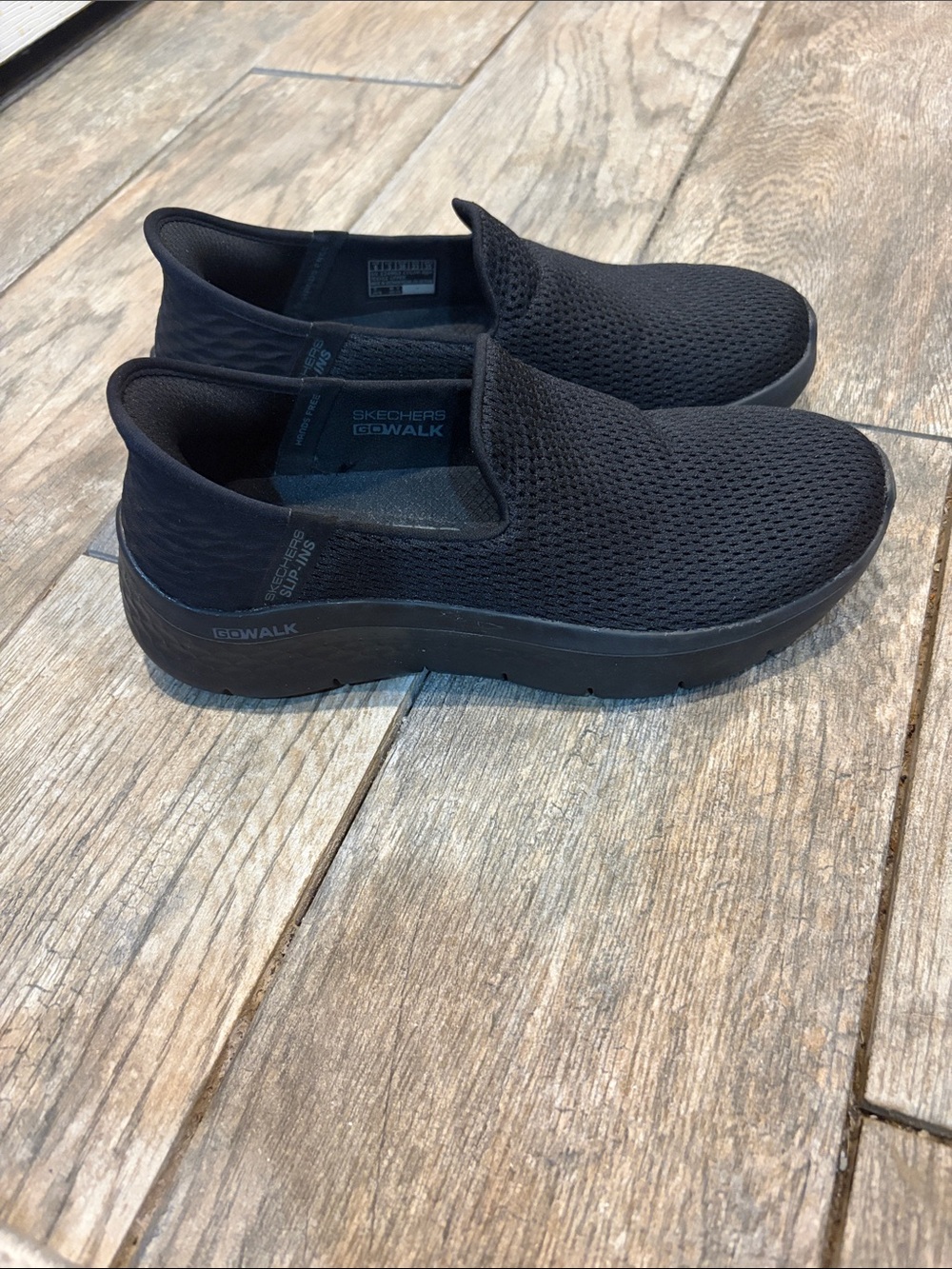 Skechers GOwalk Women’s Slip Ins Walking Shoes Black size 6